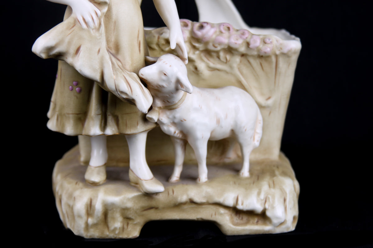 Figura Niña con Oveja