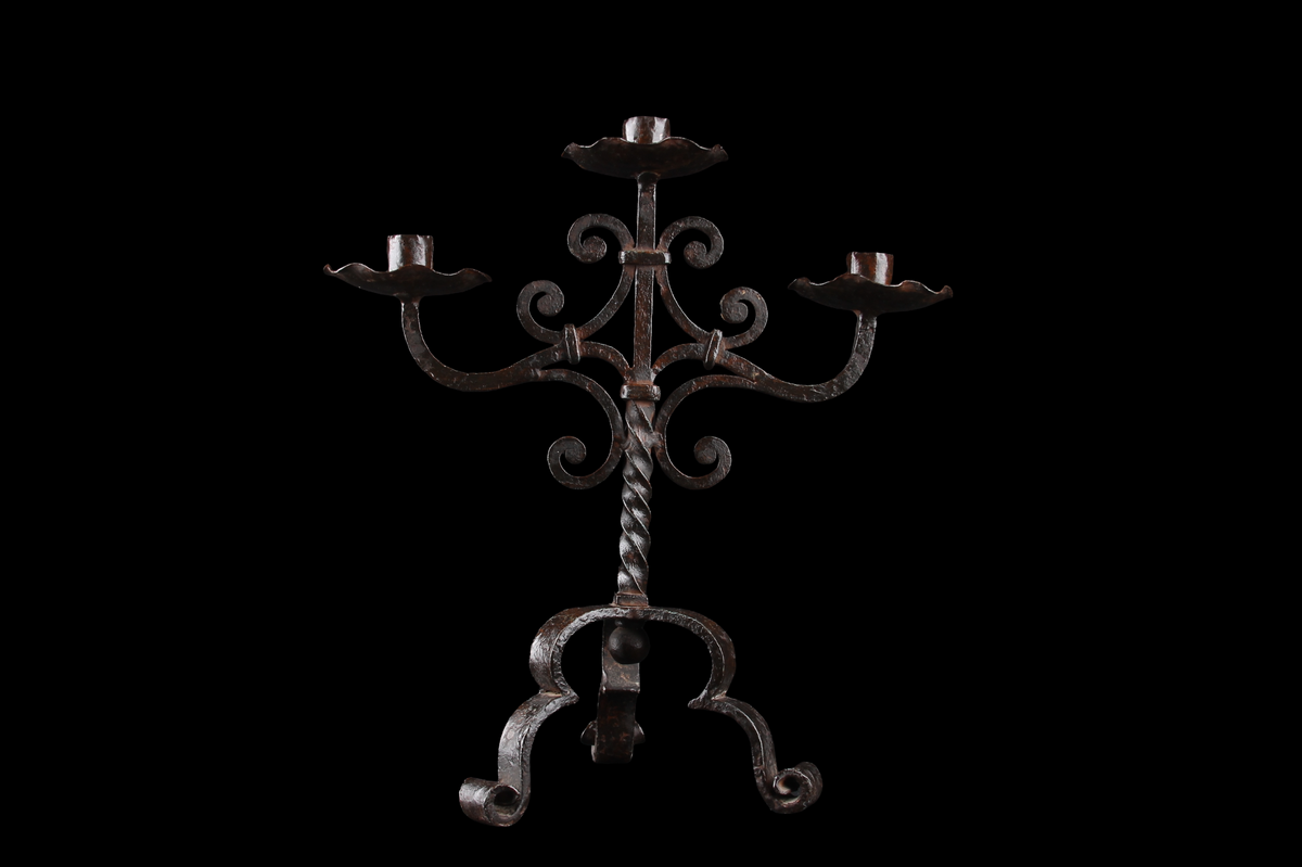 Par de Candelabros en Hierro