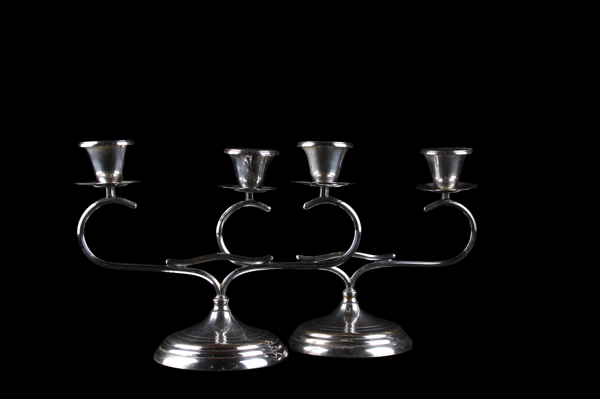 Par de Candelabros Ingleses