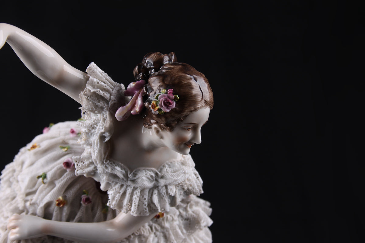 Figura Bailarina con Tutú de Encaje